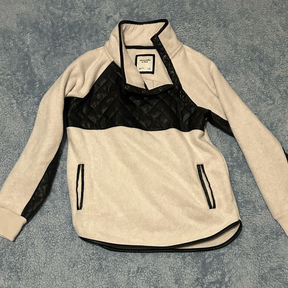 Abercrombie & Fitch Cream and Black Quilted Sweater
